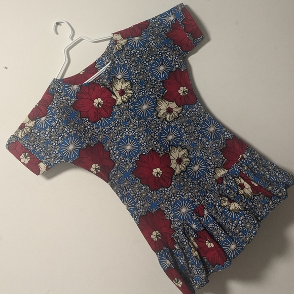 Asymmetric ruffle hem shift dress - Picture 2 of 8